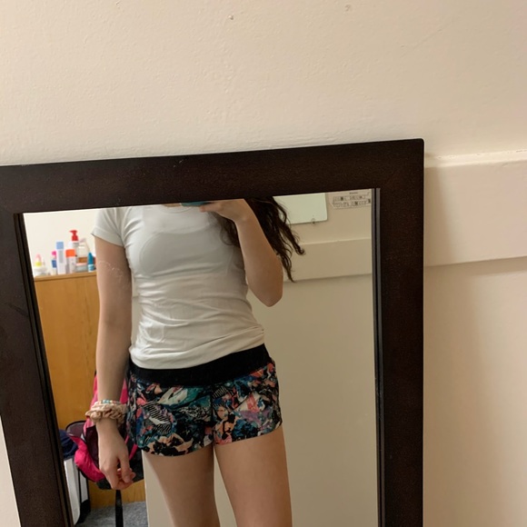 LULULEMON Speed Shorts - Picture 3 of 4